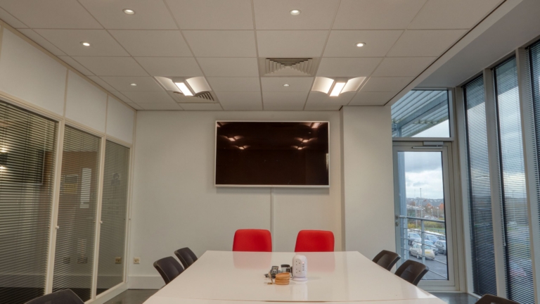 Office-Meeting-Room-_71A9300